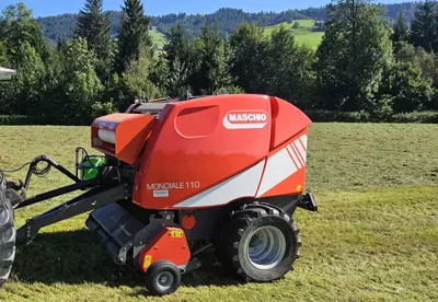 Bergrundballenpresse