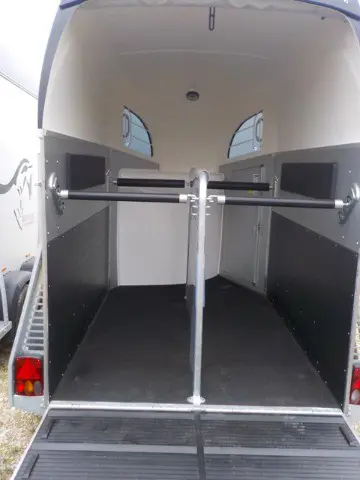 6d85a289-075f-42a9-a317-f28e66d1faf7-Champion R intérieur.jpg