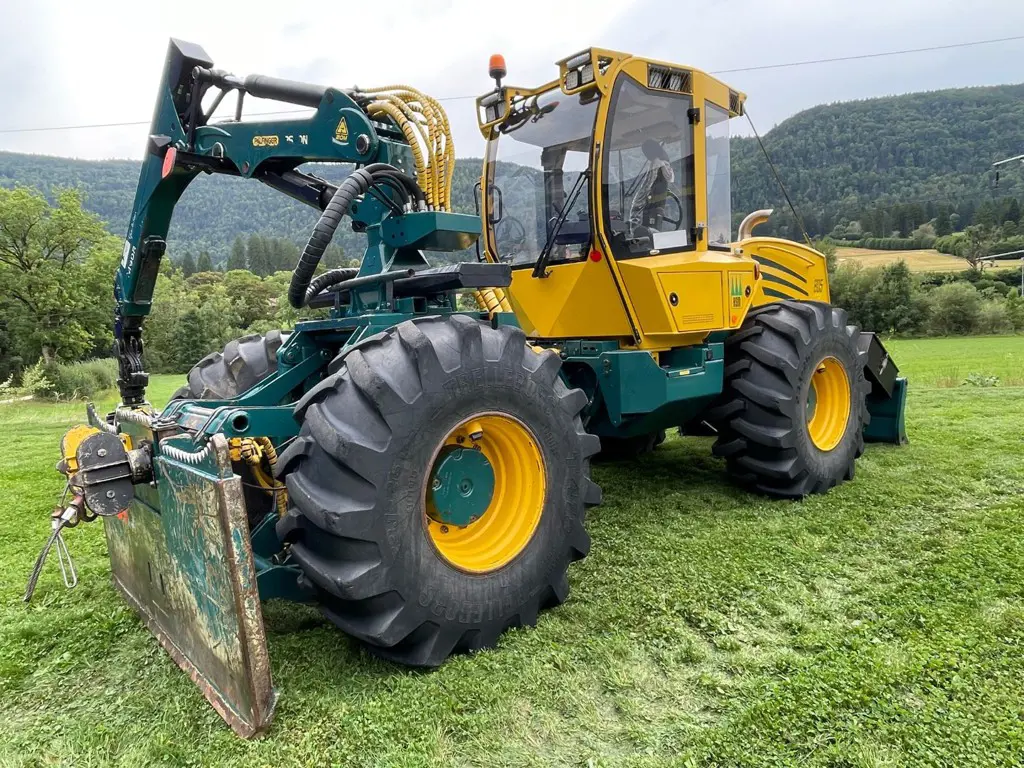 e92ef402-355a-4606-9106-a1f4ba5a9f72-4 HSM 805 HD ex Veveyse Agropool.jpg
