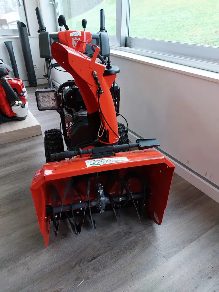 0b36a3bd-ef89-4d65-985b-383e4ddf6c84-Husqvarna ST 224 (2).jpg