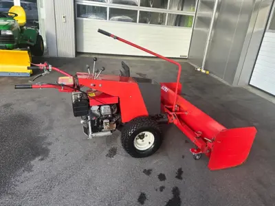 Aebi KM 34 mit Schneepflug