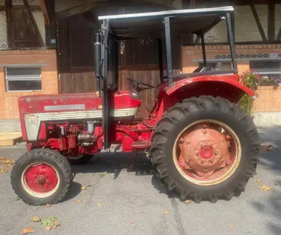 Traktor IHC 423
