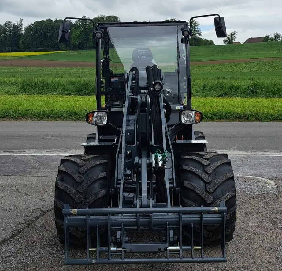 d253b4da-2113-43c3-999f-f1f764a448a5-2. leiser-ag-giant-g3500-z.jpg