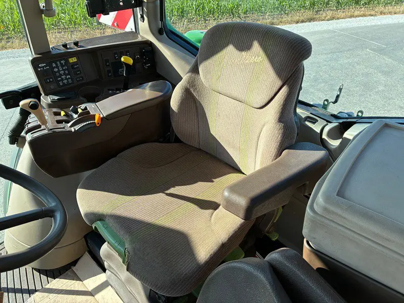 4d5701dd-9372-4821-b9fa-ce9dc3c44511-John deere 6920 S 8.jpg