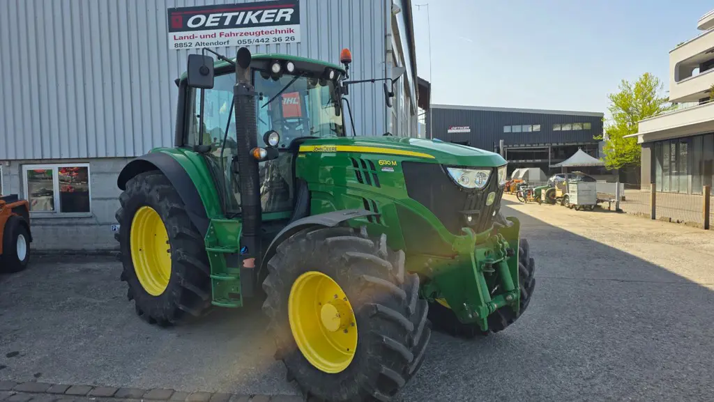 Traktor John Deere 6130M mit erst 1'750 h