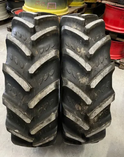 Reifen Kleber Traker 320/85R24 12A/119B