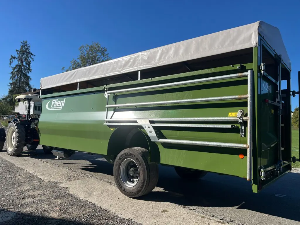 d03f4d5e-66a1-4c1e-a151-5445ca18742d-37009  Fliegl Anhänger Viehtransporter TTW 100 (2).jpg