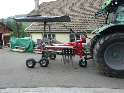 Kreiselschwader Fella Juras TS426DN mit Tandemach