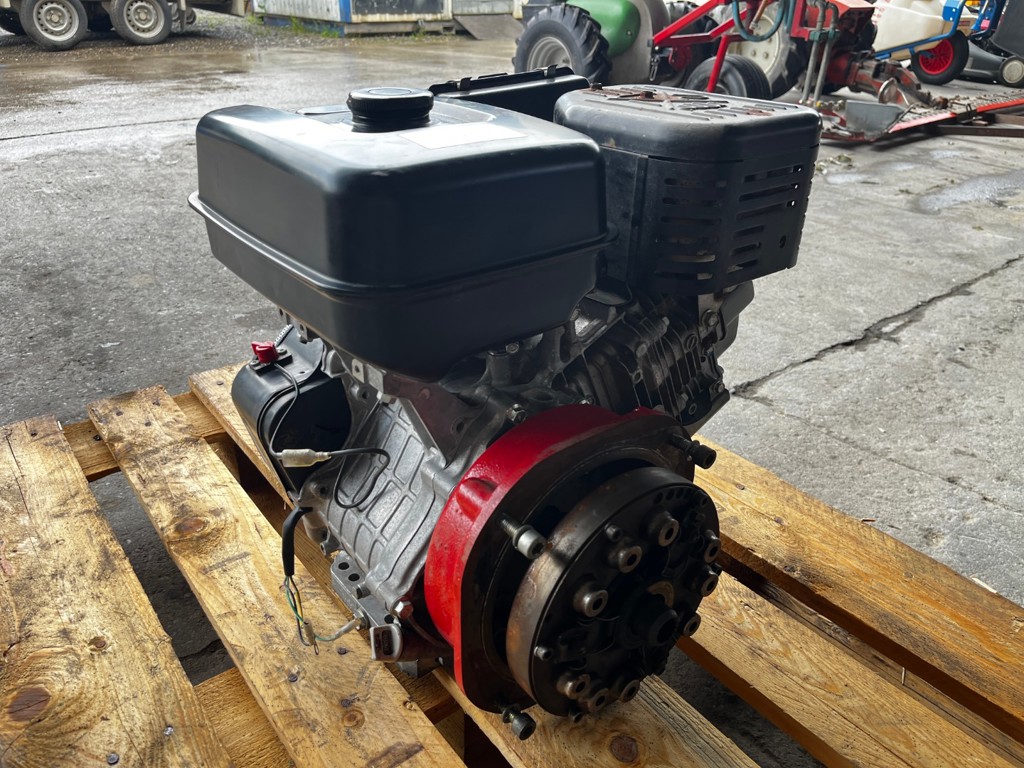 c6e47c1a-dc54-412e-872b-0b535901805d-11539 Rapid Motor Benzin Robin  14PS zu 505 (2).jpg