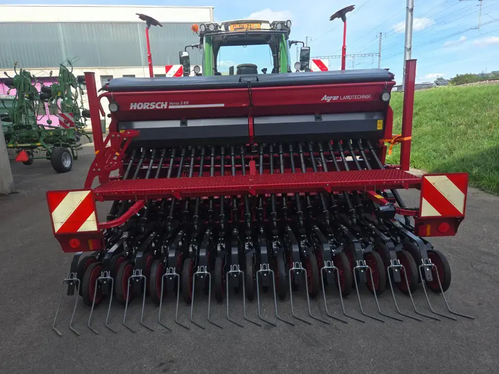 0439d916-0ee0-401b-b511-c9627f1dfcfb-Horsch Versa gekröpfte Zinken.jpg