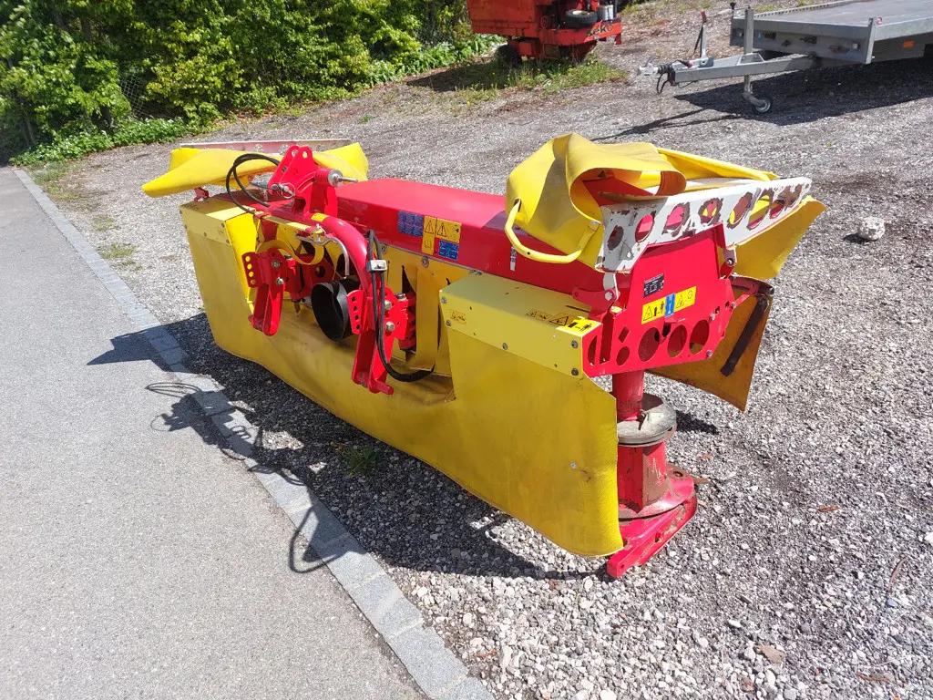 Faucheuse frontale Pöttinger