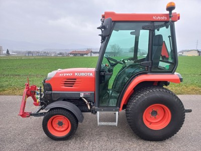 sehr schöner , gepflegter KUBOTA STV40 / STV 40 BJ 2006 Kleintraktor mit Fronthydraulik Kat 1 , erst 3000 Betriebsstunden , Hochauspuff , Kommunaltraktor / Rasentraktor