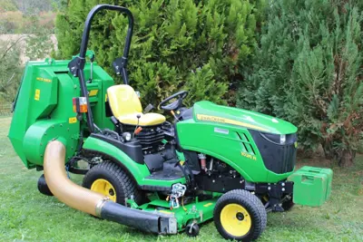 Rasentraktor John Deere 1026R