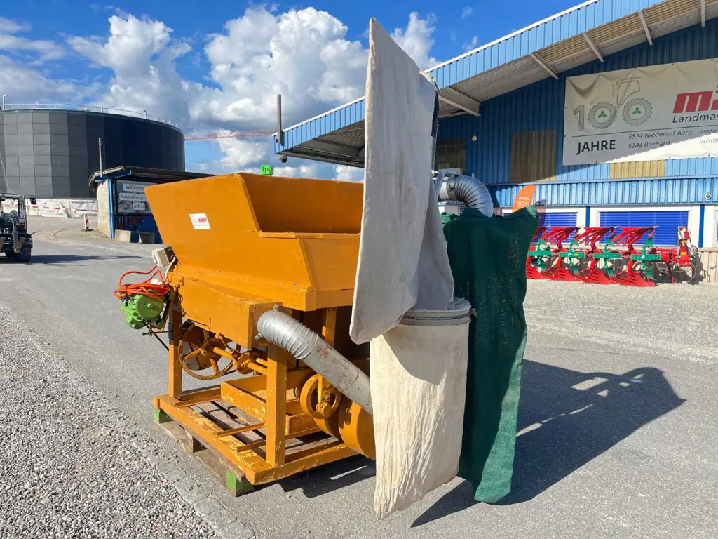 6c86d4fe-3682-446a-8764-71d1a2491c08-37017 Lanker Heurüstmaschine Holzzinken (4).jpg