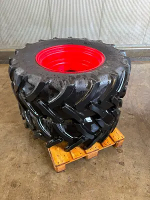 Räder zu Fendt 380/70R24