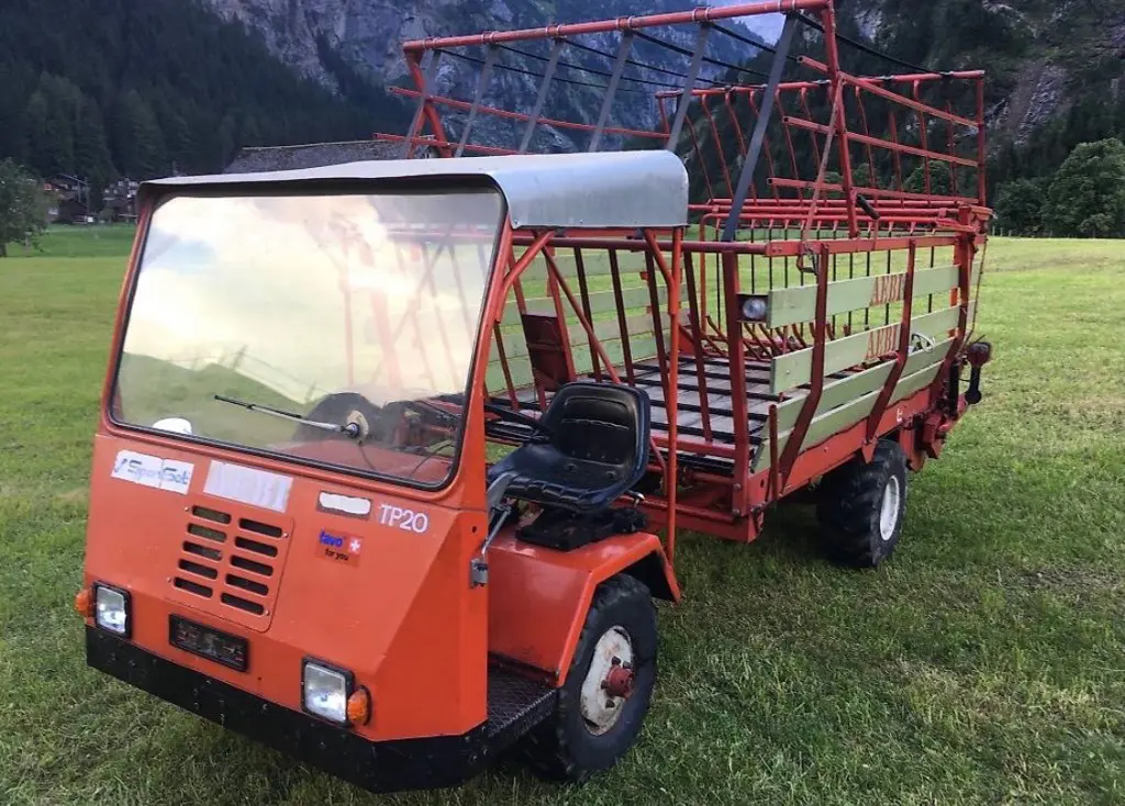 Aebi TP20 mit Ladewagen und Brücke