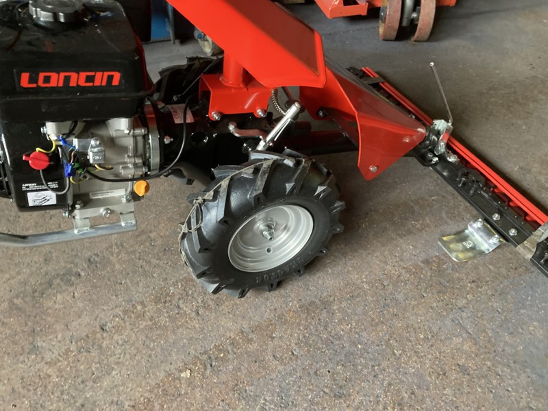 05cd01cb-46f3-4965-8b7f-8eba139a4178-Motormäher Diesse l.jpg