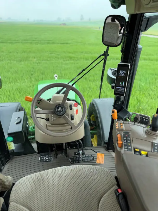 fe371301-5e5c-4a3f-bf1b-d42aafd47008-John Deere 5125 R_7.jpg