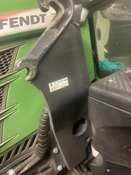 67ad1ec0-d1c5-4c94-8cde-9f13db310046-frontlader-stoll-fz-601-mit-konsole-zu-fendt-724 4.jpg