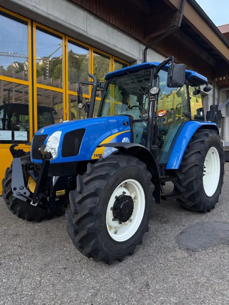 New Holland T5050