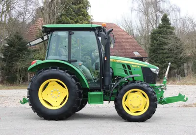 John Deere 5067E mit Kabine & Fronthydraulik, 2024