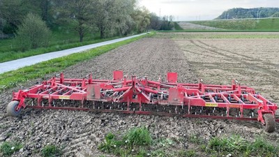 Occasion Einböck Vibrostar 4-810 2RZ – Federzahnegge