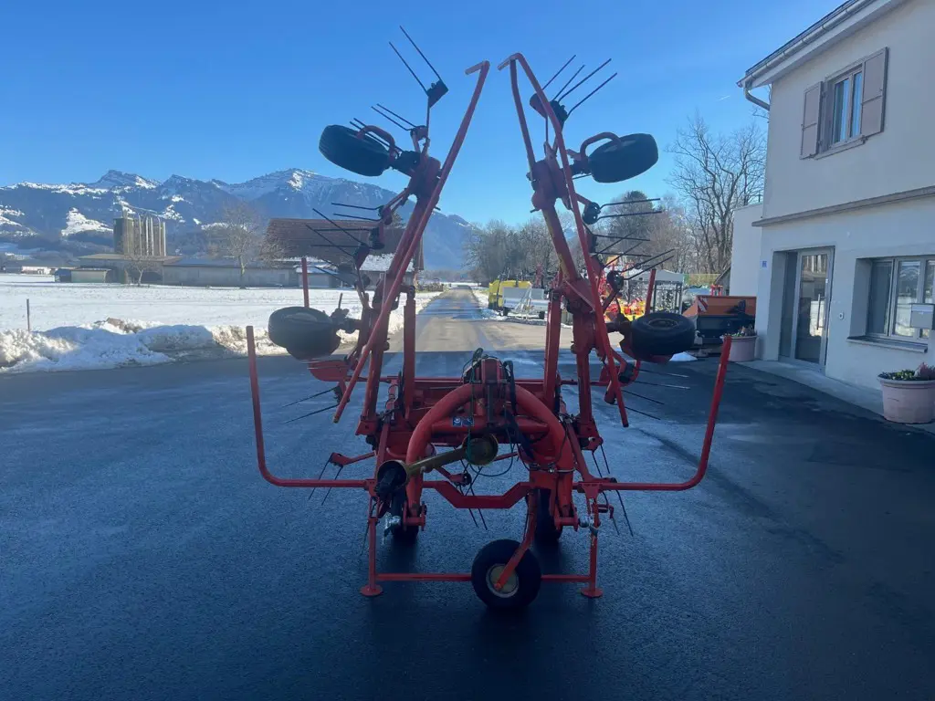 fa033e9b-264a-4cb4-9ba7-0d2c3c3ac252-Kuhn GF 5801 MH Dieziker Bruno 1.jpg