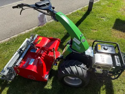 Rapid KIPOS hydrostat mit Umkehrfräse Rapid UF 80 Der Liebling vom Gartenbauer.