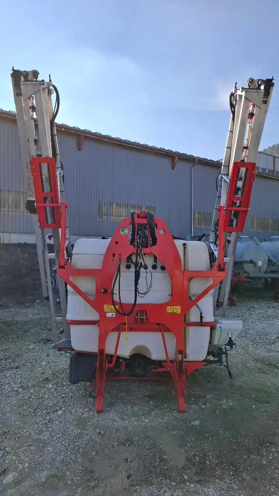 53cec3a5-6715-461a-94ca-cb440791d18c-Kuhn Suter (8).jpg