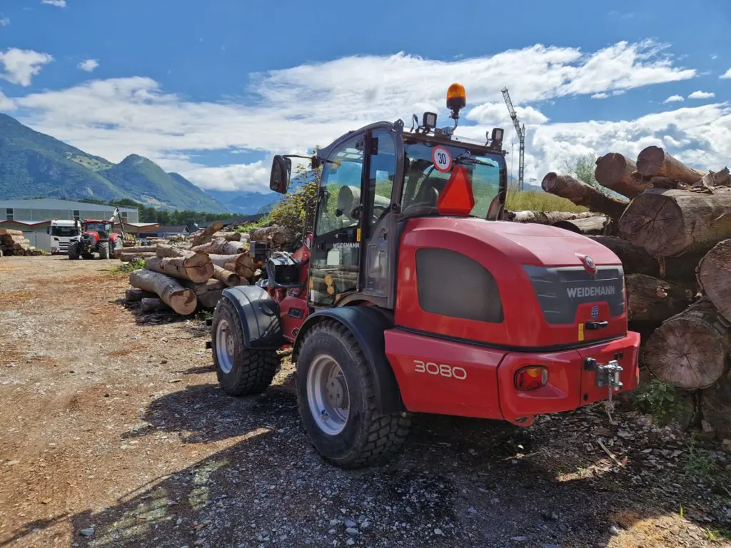 d2dbc353-ffd5-4f54-a07c-e83133e61447-Weidemann 3080 (2).jpg