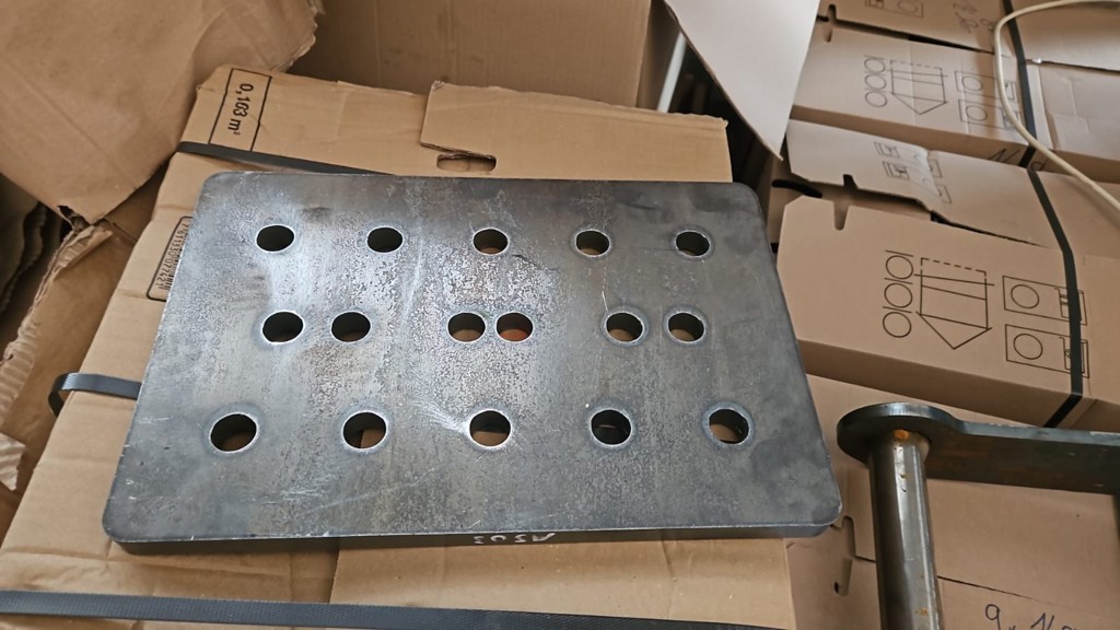 1d73db86-a266-40b9-8ba6-93049ce2597f-MS03 Grundplatte 20mm Stahl 350.jpg