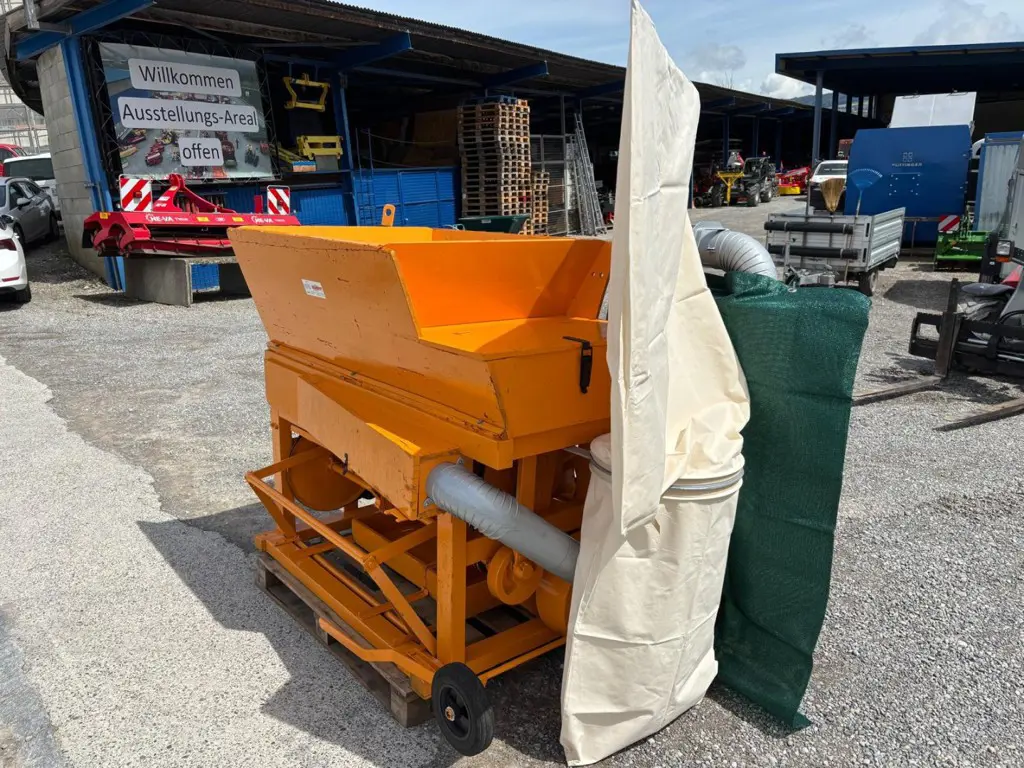 b3ca013a-d206-415b-badc-5373ff8939a0-36626 Lanker Heurüstmaschine mit Kunststoffzinken (3).jpg