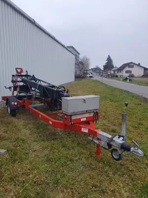 Anhänger und PT 800 von Manitou