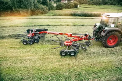 Vicon Andex 715 T VARIO-Seitenschwader gezogen, Tazelwurm, Aktion