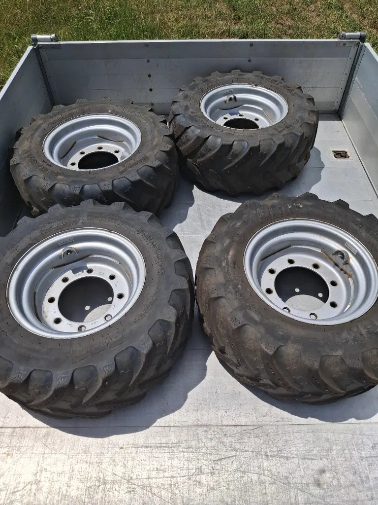 b383770a-f2ee-4894-98e4-4cf990a9711c-Roues cloutées.jpg