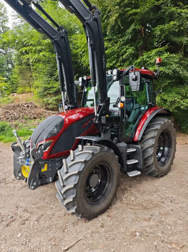 Valtra A115 mit Frontlader G5S und GPS RTK