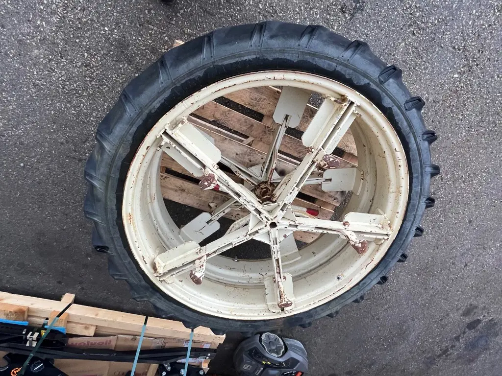 Doppelrad 8.3R x 42