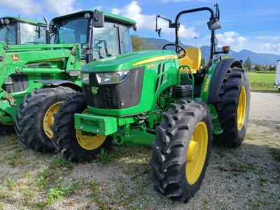 John Deere 5075E