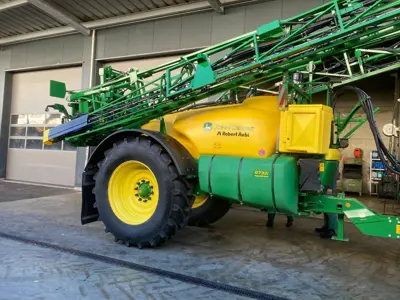 Gezogene Feldspritze John Deere R732i