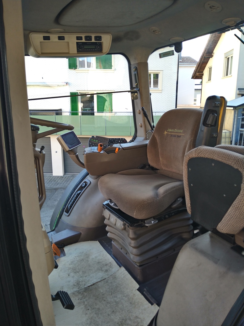 6a4d216e-d221-4f5d-8800-f6a3e331894c-John Deere 8345R (7).JPG