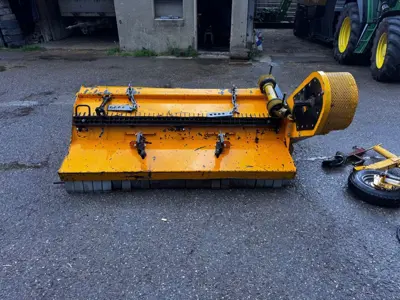 Vorbauhäcksler Samka         Broyeur Samka