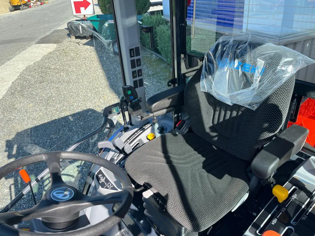 b0eb3b88-335d-4b95-a039-272a71d236cc-36504 Iseki Traktor TH5420 (7).jpg