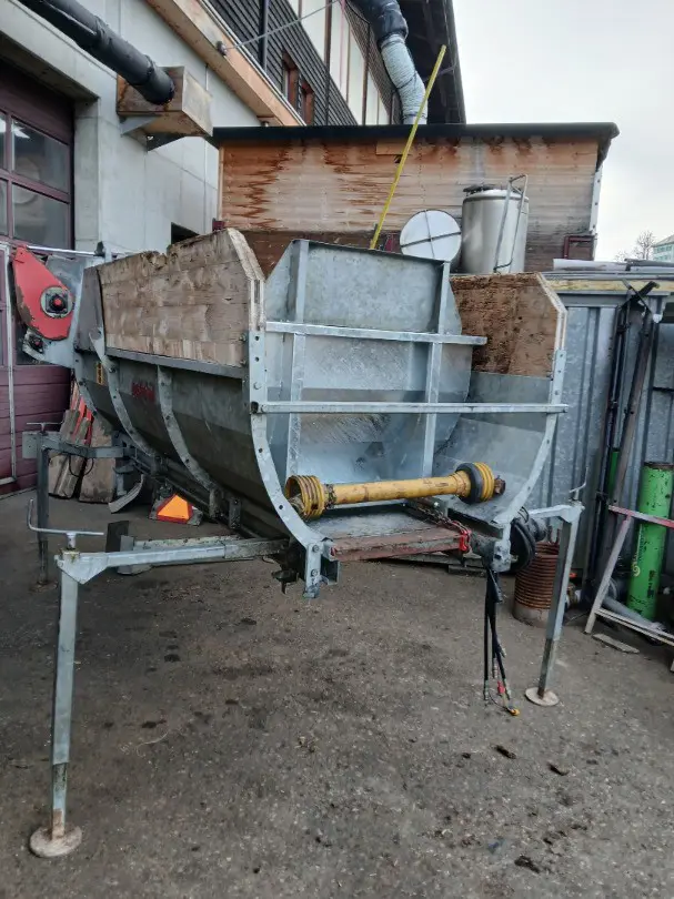 Mistseitenstreuer Gafner 2.5m3