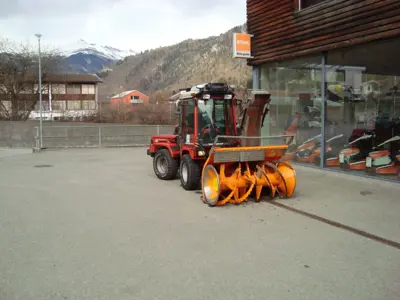 Carrarro HTM 8400 mit Zaugg Schneefräse