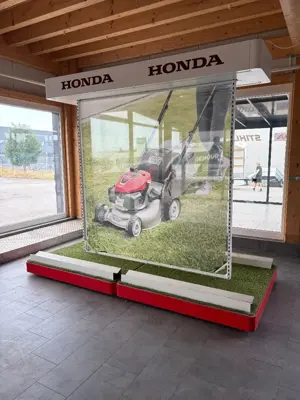 Meubles Honda pour showroom