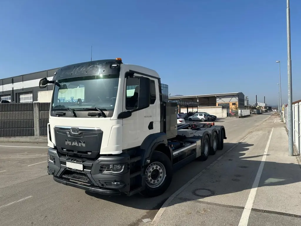 8dd2477e-d299-4e4b-b516-78b671ff672d-WhatsApp Image 2026-03-10 at 16.44.43 (4).jpg