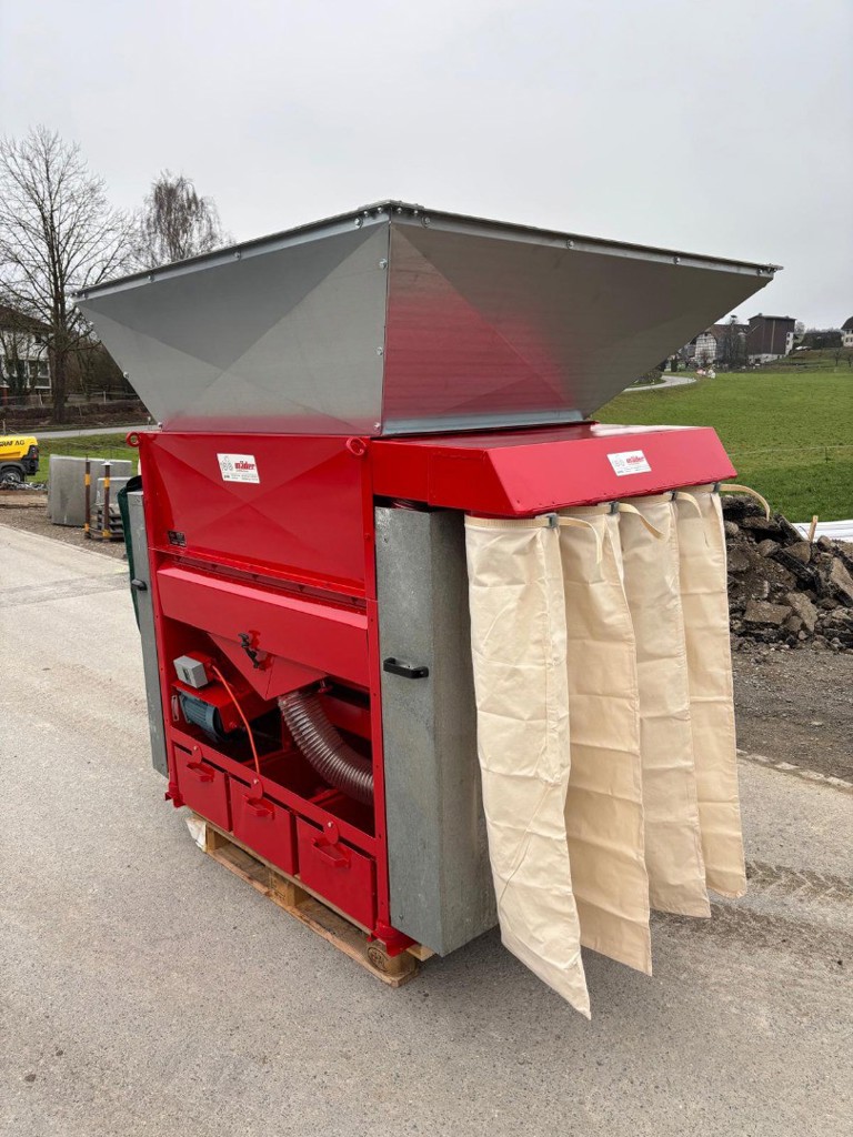 cf3f10eb-3b0a-4801-820c-06d46aaf3916-36119 Lanker Heurüstmaschine Kranmodell (3).jpg