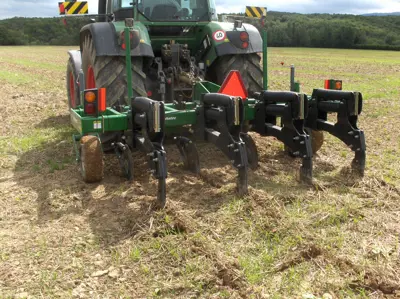 TIEFENLOCKERER // SUBSOILER GREAT PLAINS