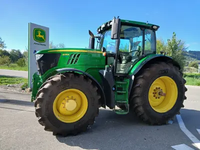 John Deere 6215R