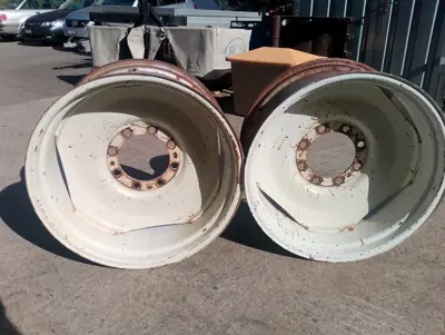 Hinterradfelgen zu Traktor W15 x 30